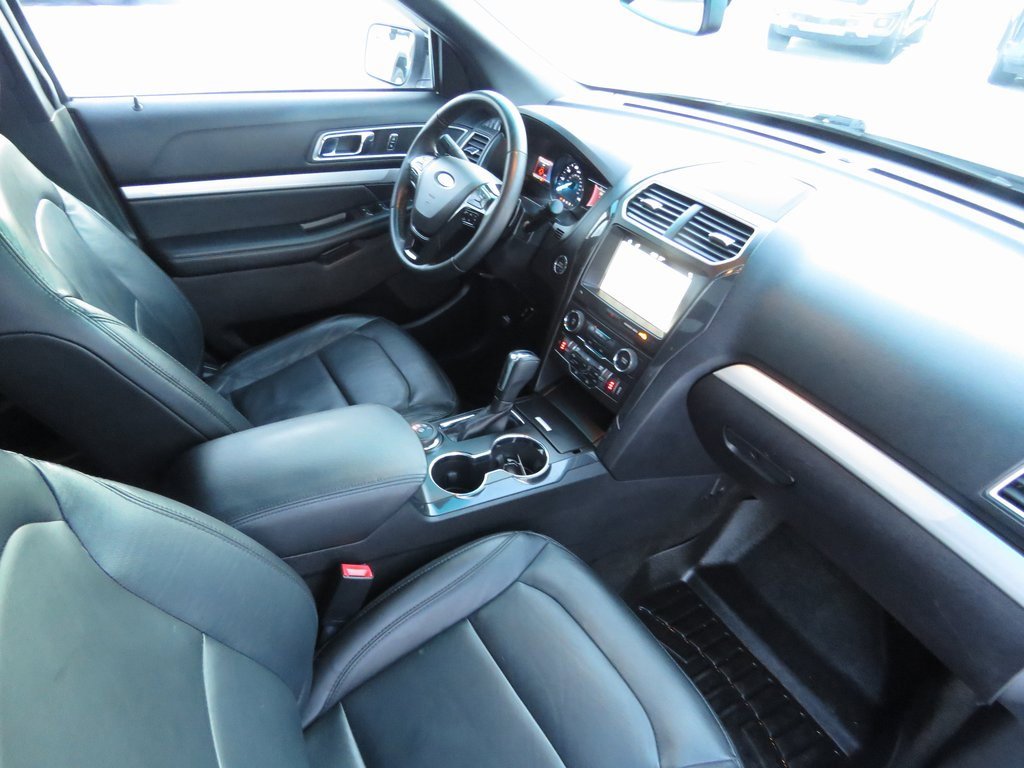 Used 2017 Ford Explorer XLT w/ Equipment Group 202A image 14