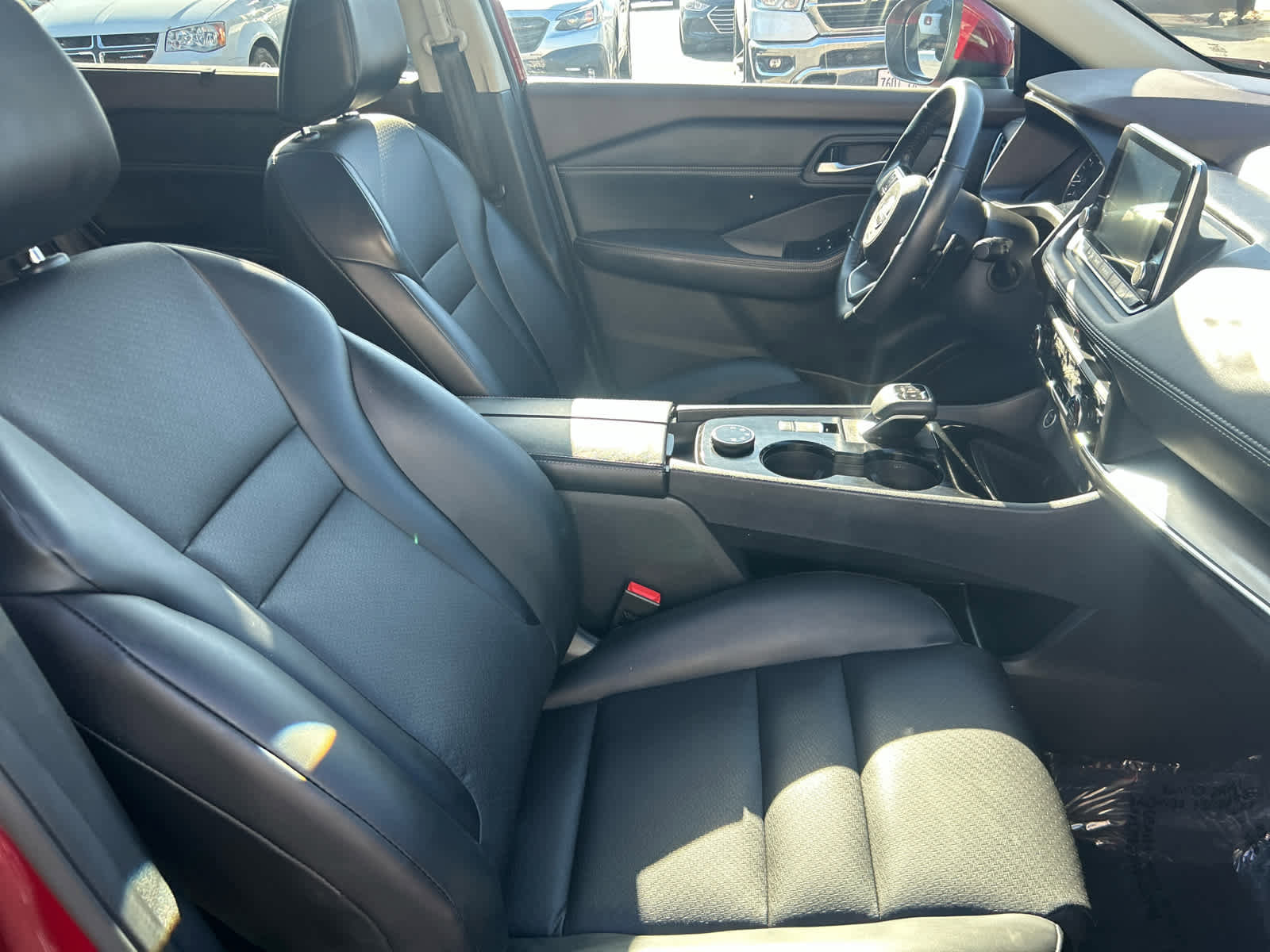 Used 2023 Nissan Rogue SV w/ SV Premium B Package image 27