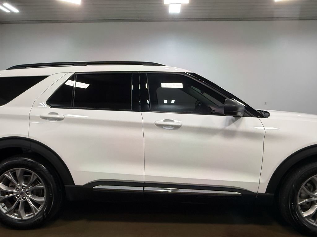 Used 2022 Ford Explorer XLT w/ Equipment Group 202A AWD/4WD image 32