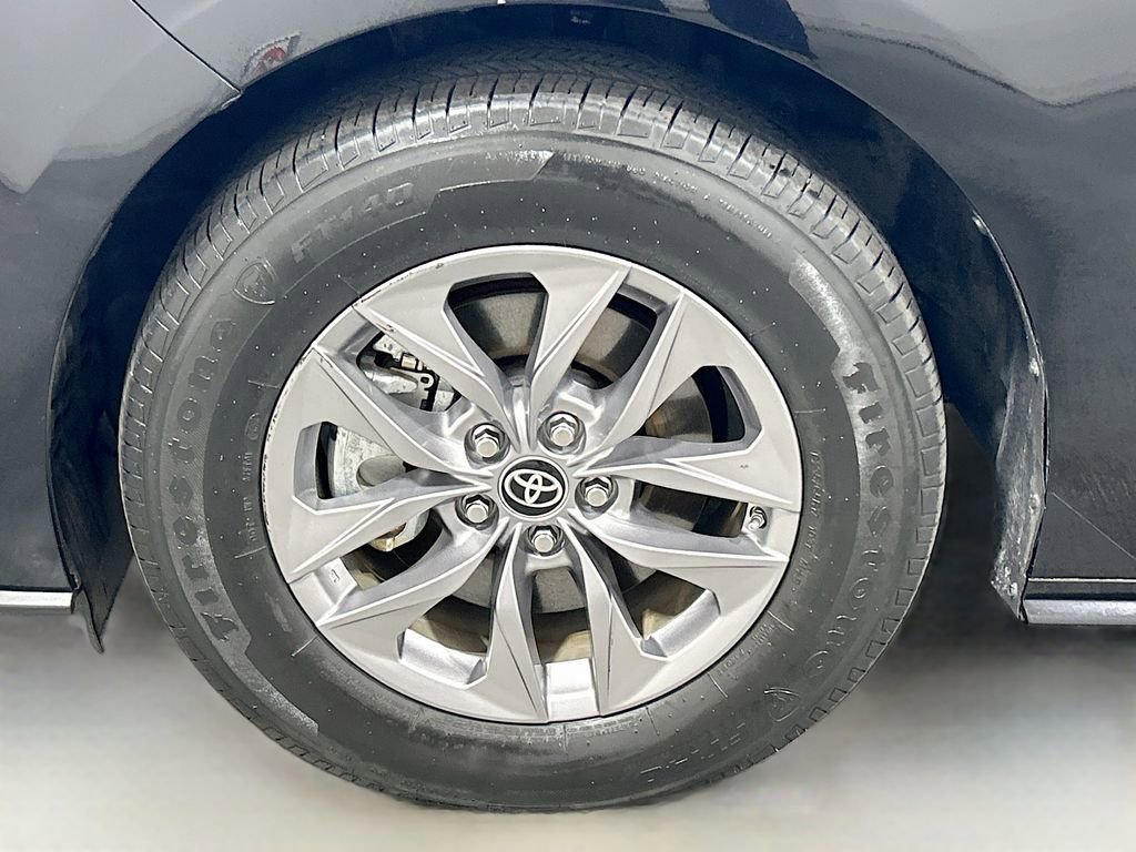 Used 2023 Toyota Sienna XLE w/ XLE Plus Package FWD image 31