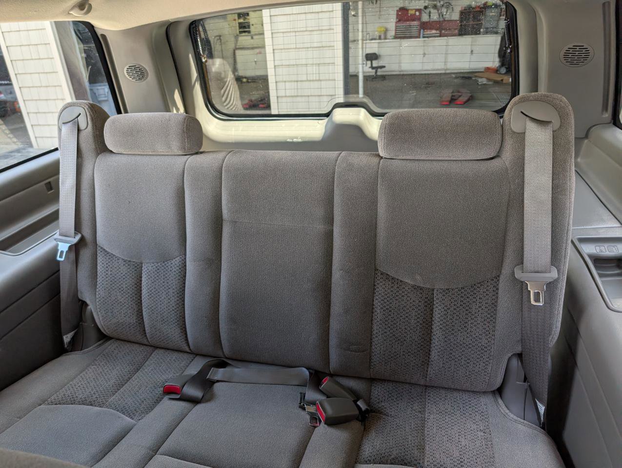 Used 2004 Chevrolet Suburban LS image 19