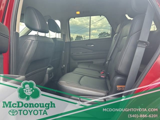 Used 2025 Nissan Pathfinder SL AWD/4WD image 10