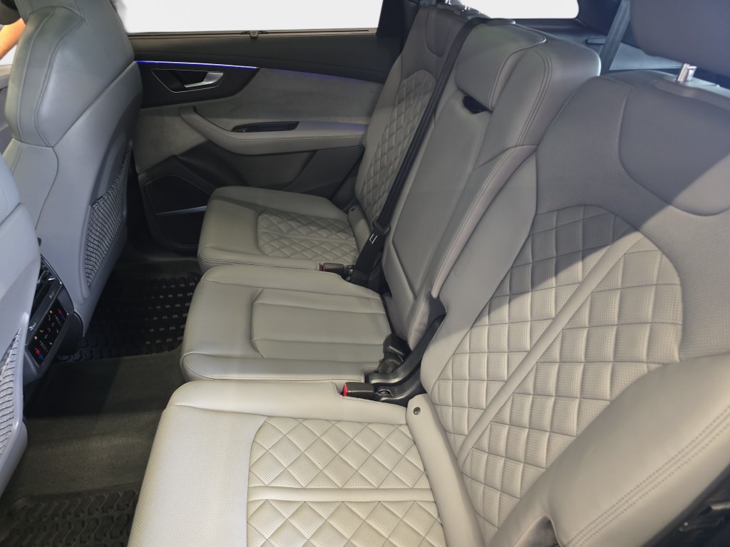 Used 2026 Audi SQ7 Prestige AWD/4WD image 18