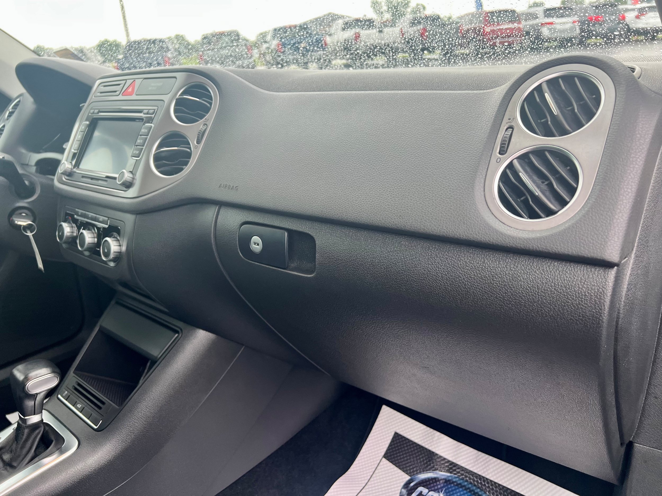 Used 2010 Volkswagen Tiguan S FWD image 18