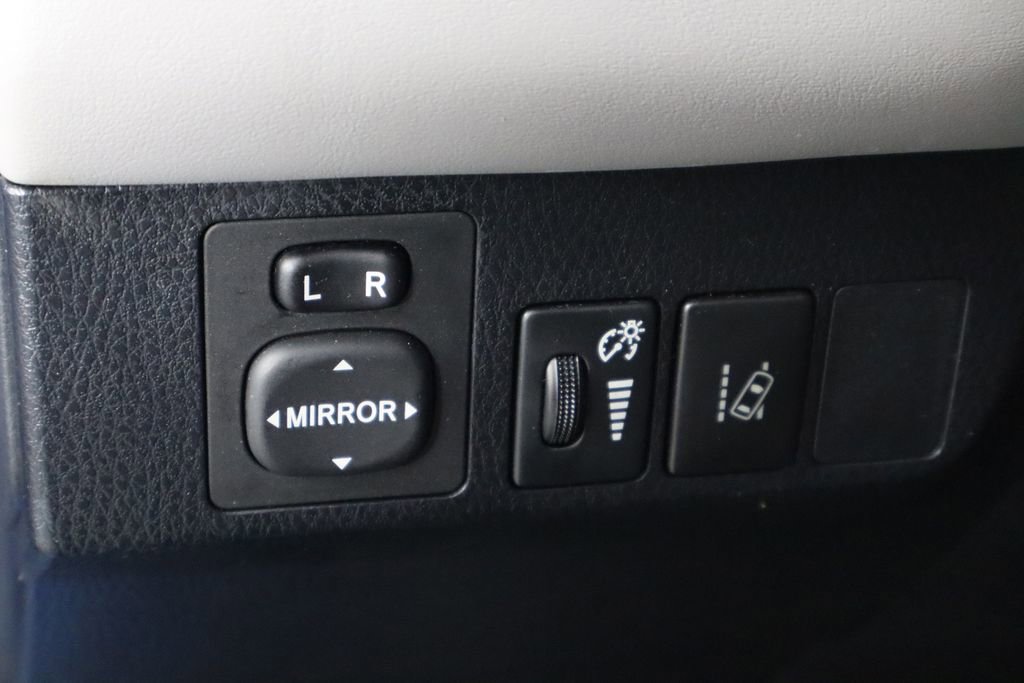 Used 2018 Toyota RAV4 XLE FWD image 23