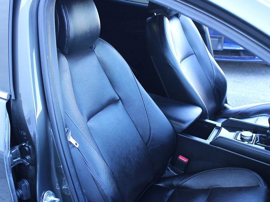 Used 2019 MAZDA MAZDA3 Hatchback w/ Premium Package image 27