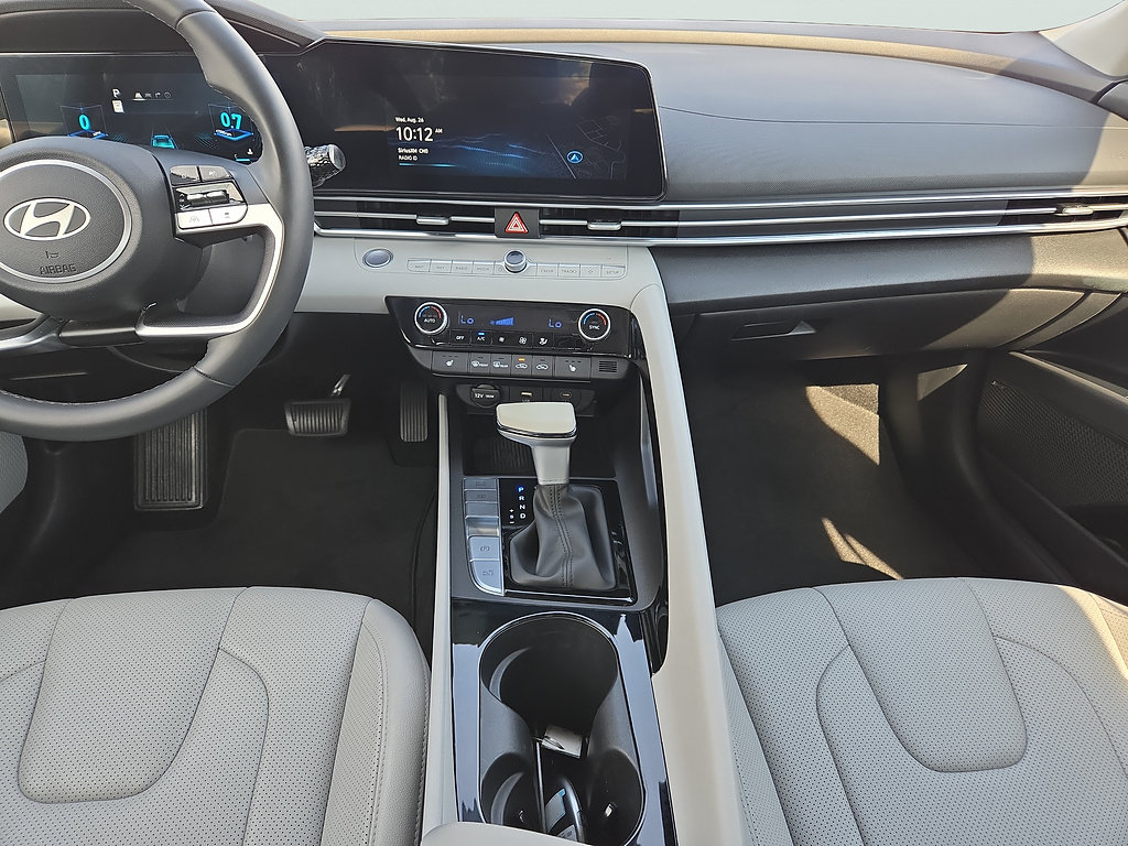 Certified 2025 Hyundai Elantra Limited FWD image 11