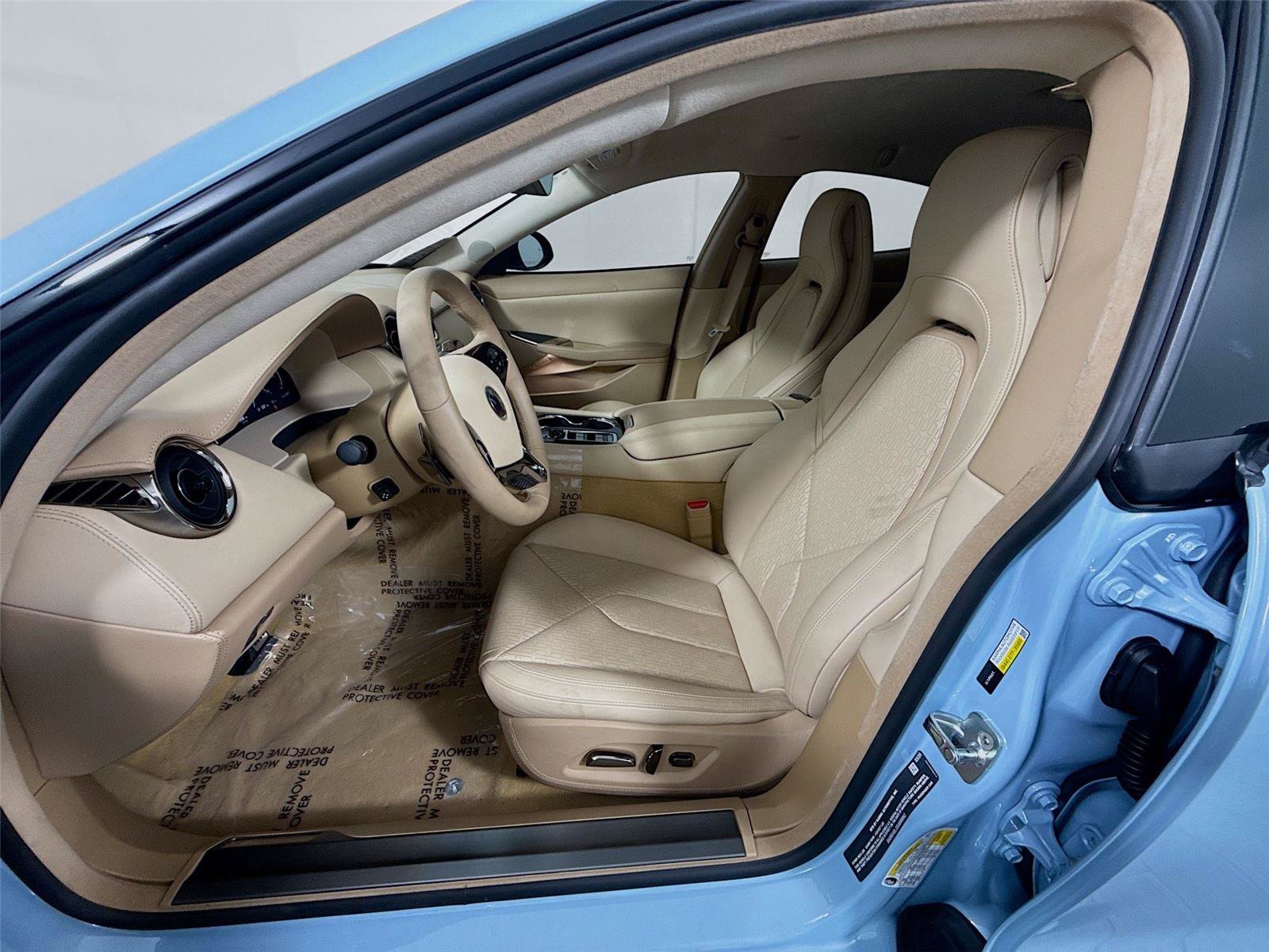 New 2025 Karma Revero Luxury RWD image 2