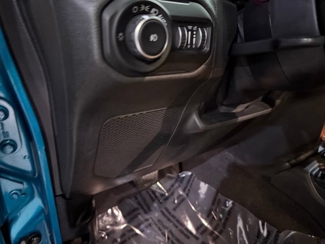 Used 2019 Jeep Wrangler Unlimited Rubicon w/ Dual Top Group AWD/4WD image 13