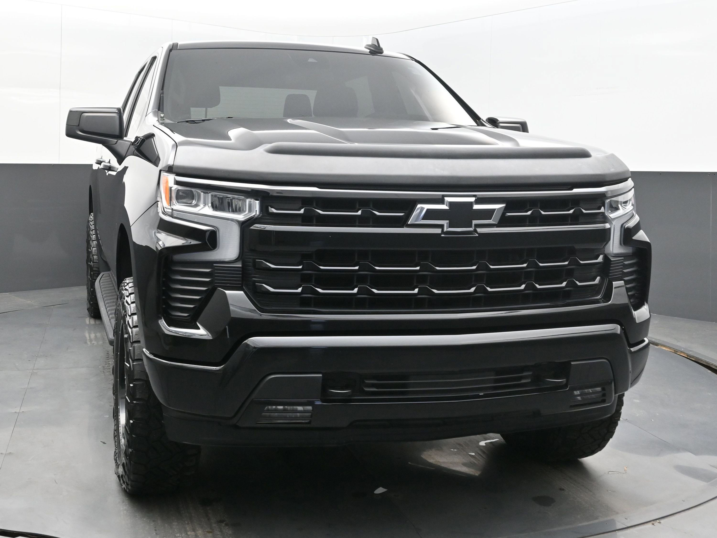 Used 2023 Chevrolet Silverado 1500 RST w/ Z71 Off-Road Package image 3