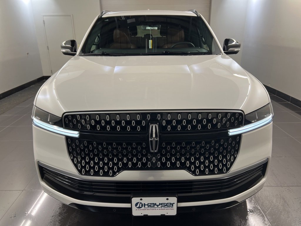 New 2026 Lincoln Navigator Reserve image 2