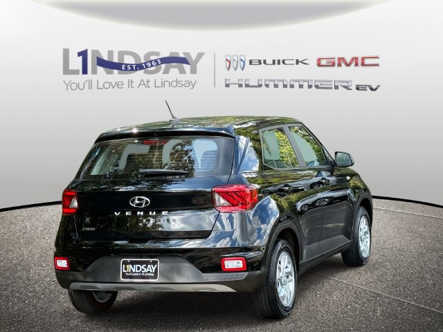 Used 2023 Hyundai Venue SE w/ Cargo Package FWD image 2