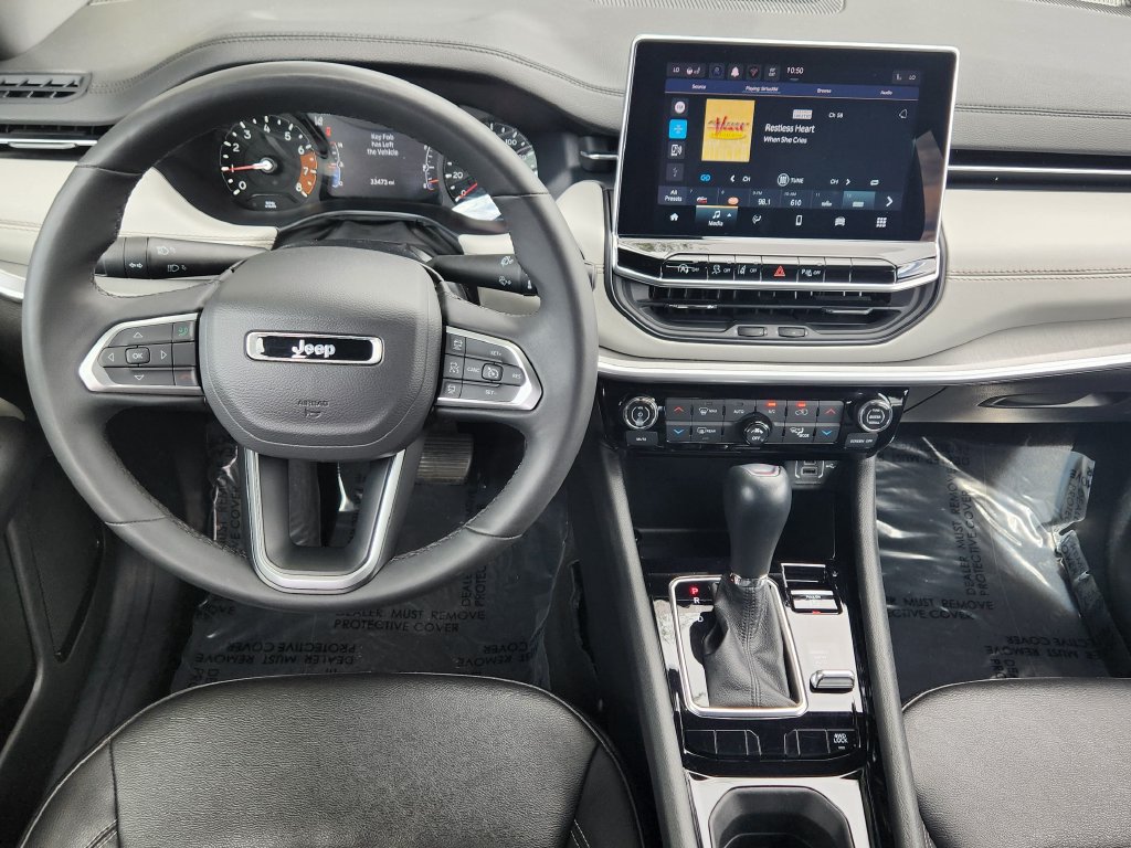 Used 2025 Jeep Compass Limited AWD/4WD image 3