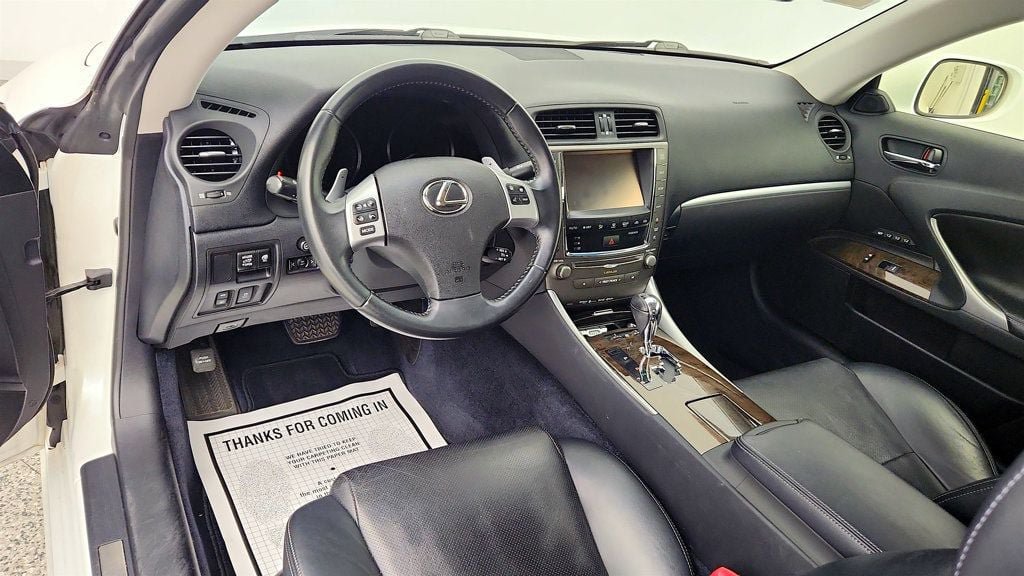 Used 2013 Lexus IS 250C w/ Luxury Pkg RWD image 12