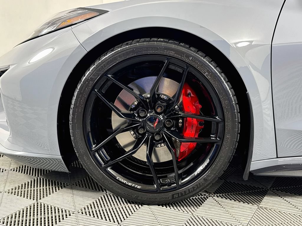 Used 2025 Chevrolet Corvette Z06 w/ Stealth Interior Trim Package RWD image 31
