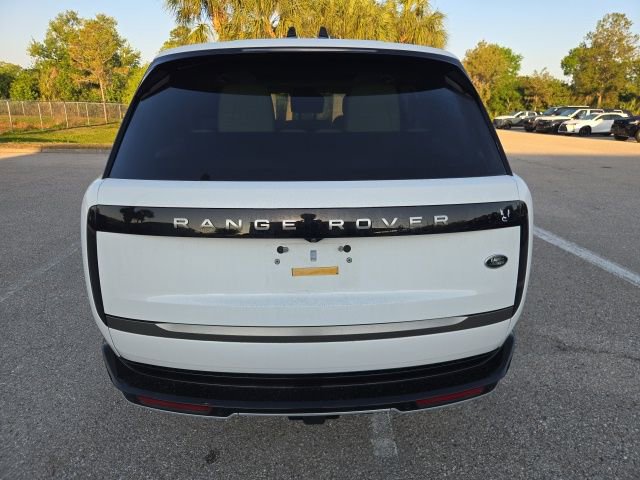 Used 2023 Land Rover Range Rover Long Wheelbase SE image 4