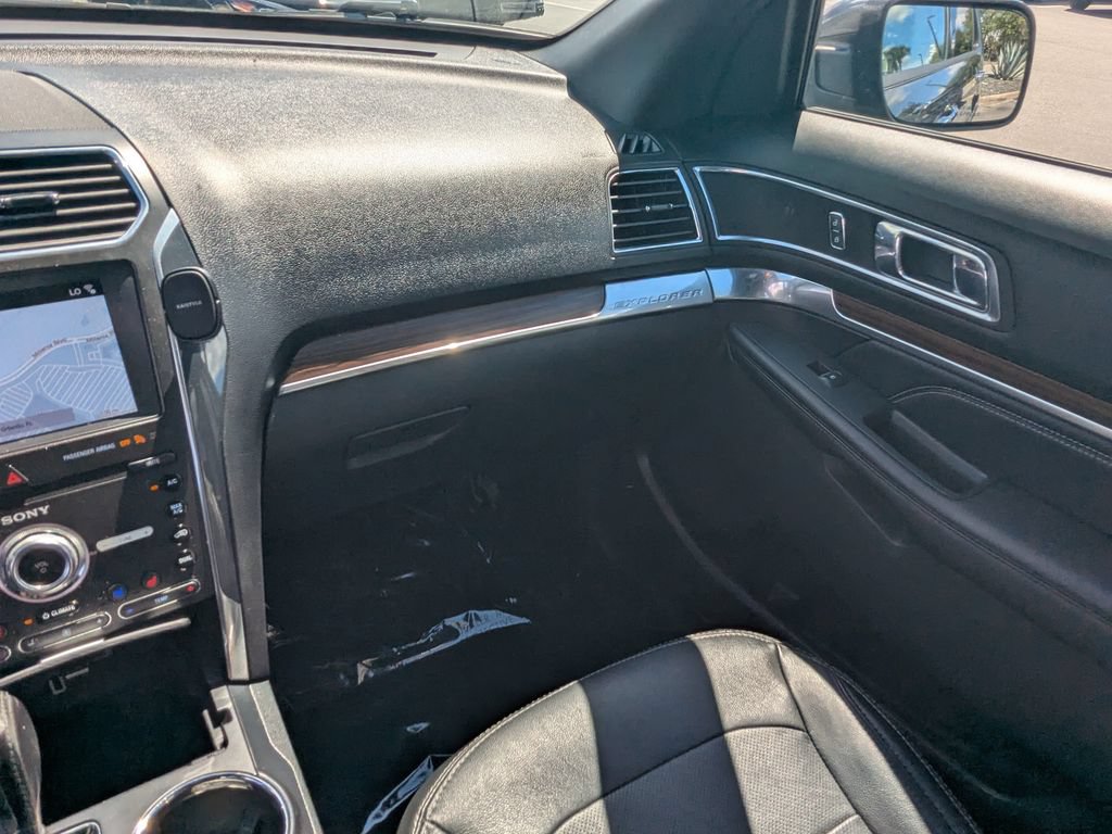 Used 2019 Ford Explorer Limited w/ Class III Trailer Tow Package FWD image 4