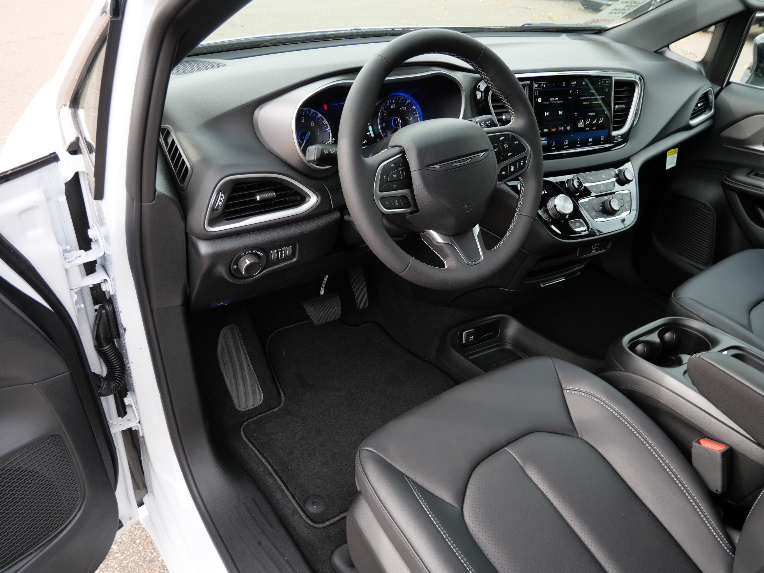 New 2027 Chrysler Pacifica LX FWD image 5