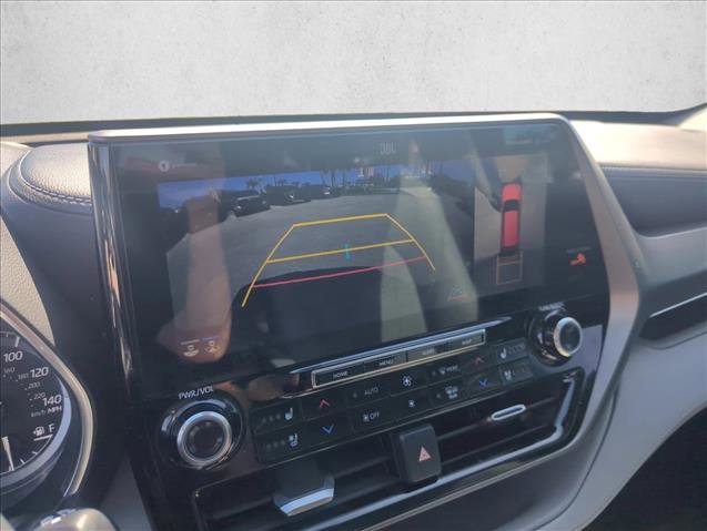 Used 2021 Toyota Highlander Limited FWD image 18