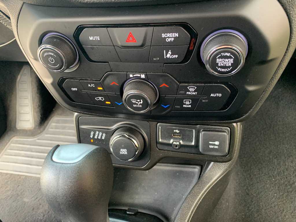 Used 2021 Jeep Renegade Latitude AWD/4WD image 18
