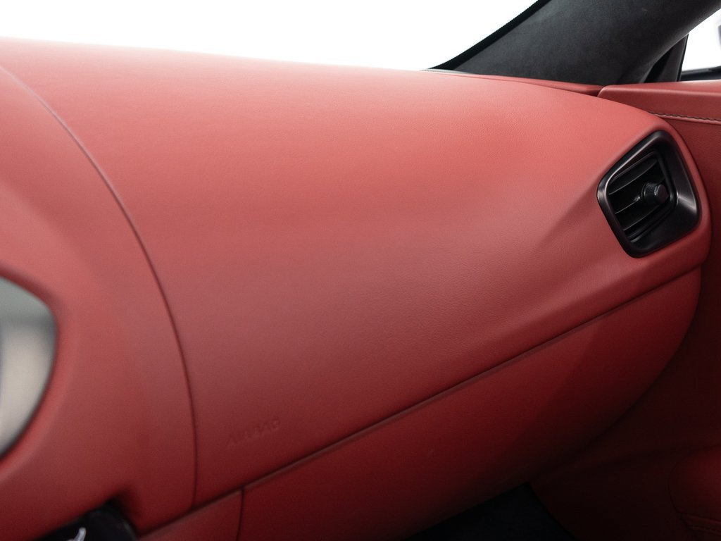 Used 2021 Aston Martin V8 Vantage Roadster image 39