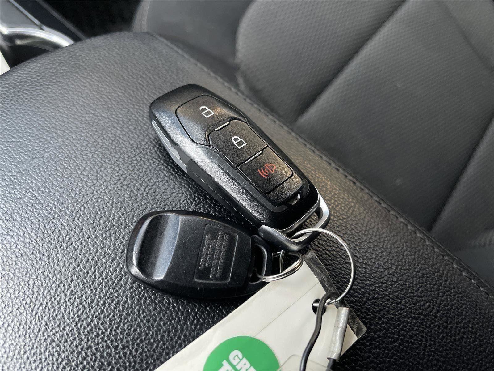 Used 2017 Ford Explorer XLT image 39