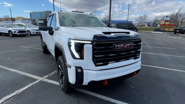 Used 2024 GMC Sierra 2500 AT4 w/ AT4 Premium Plus Package AWD/4WD image 4