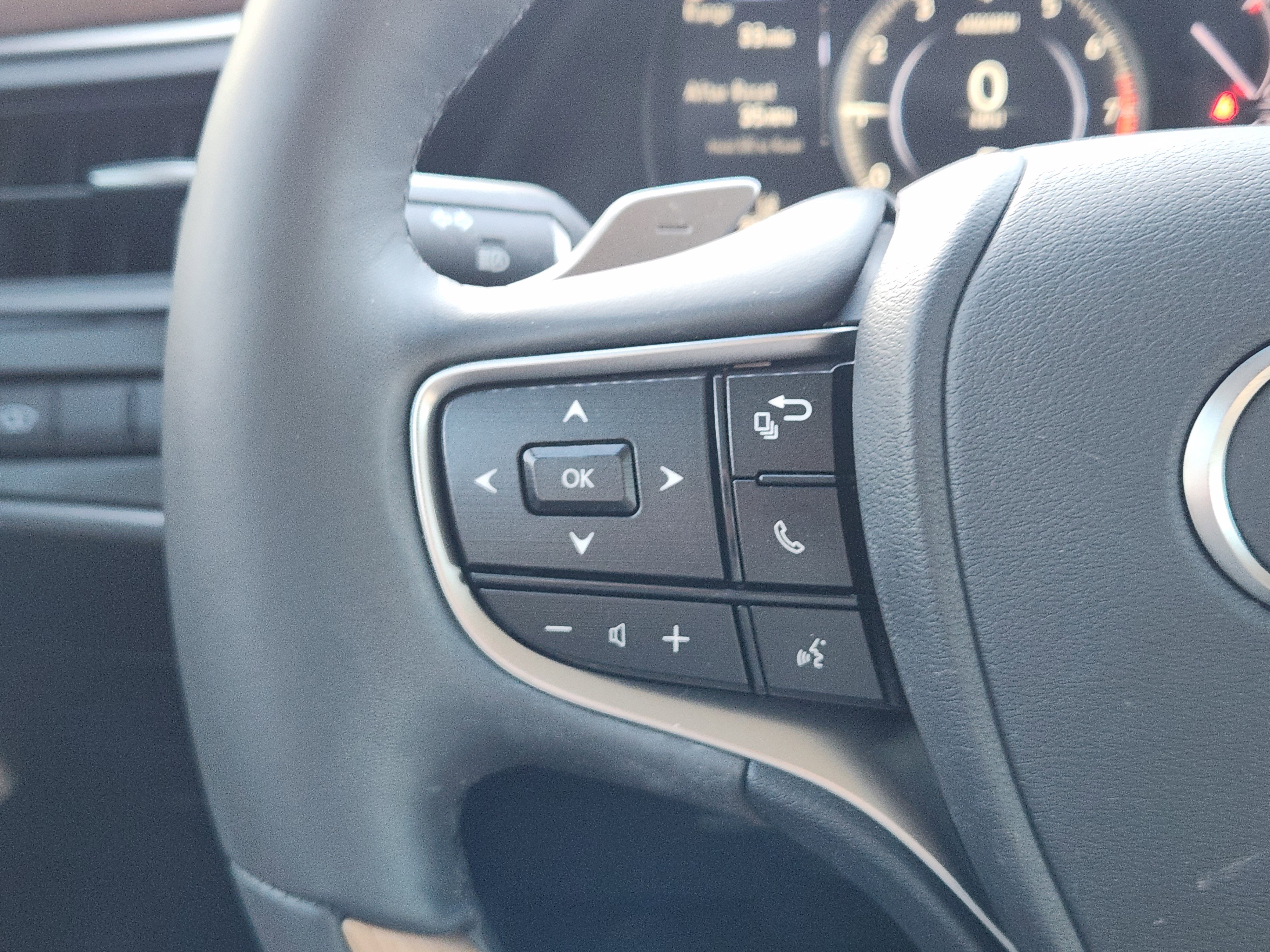 Used 2024 Lexus ES 350 w/ Luxury Package image 37