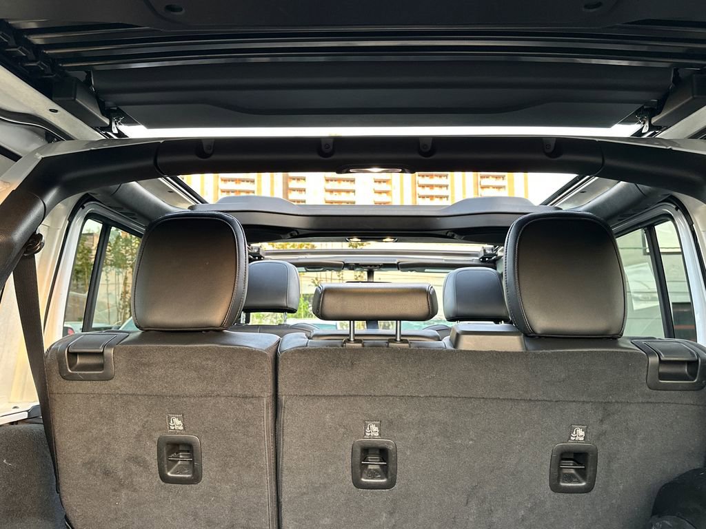 Used 2022 Jeep Wrangler Unlimited Sahara AWD/4WD image 6