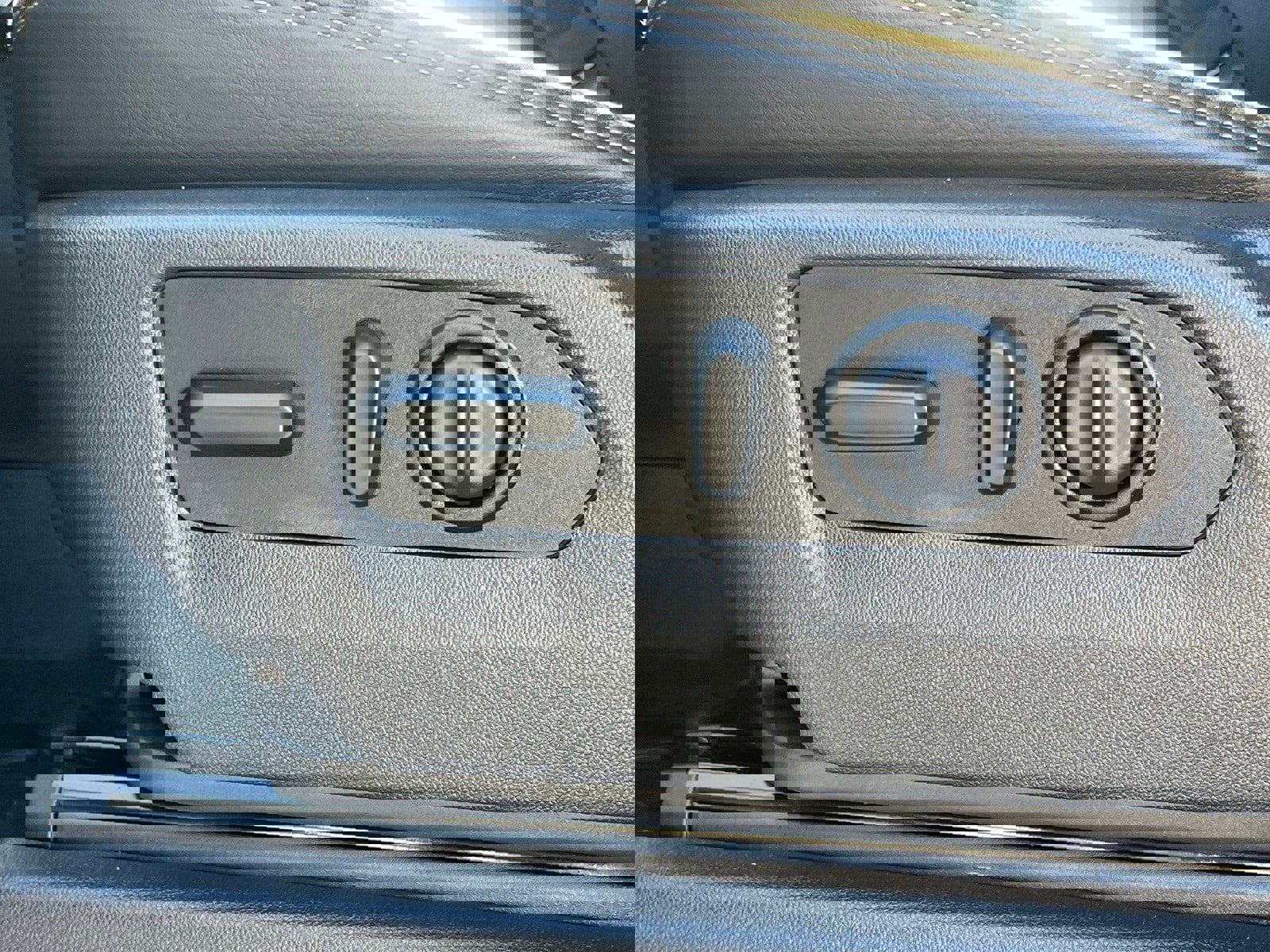 Used 2019 Chevrolet Silverado 1500 High Country w/ Z71 Off-Road Package image 27