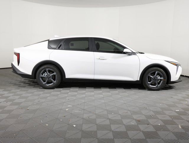 New 2026 Kia K4 LXS image 4