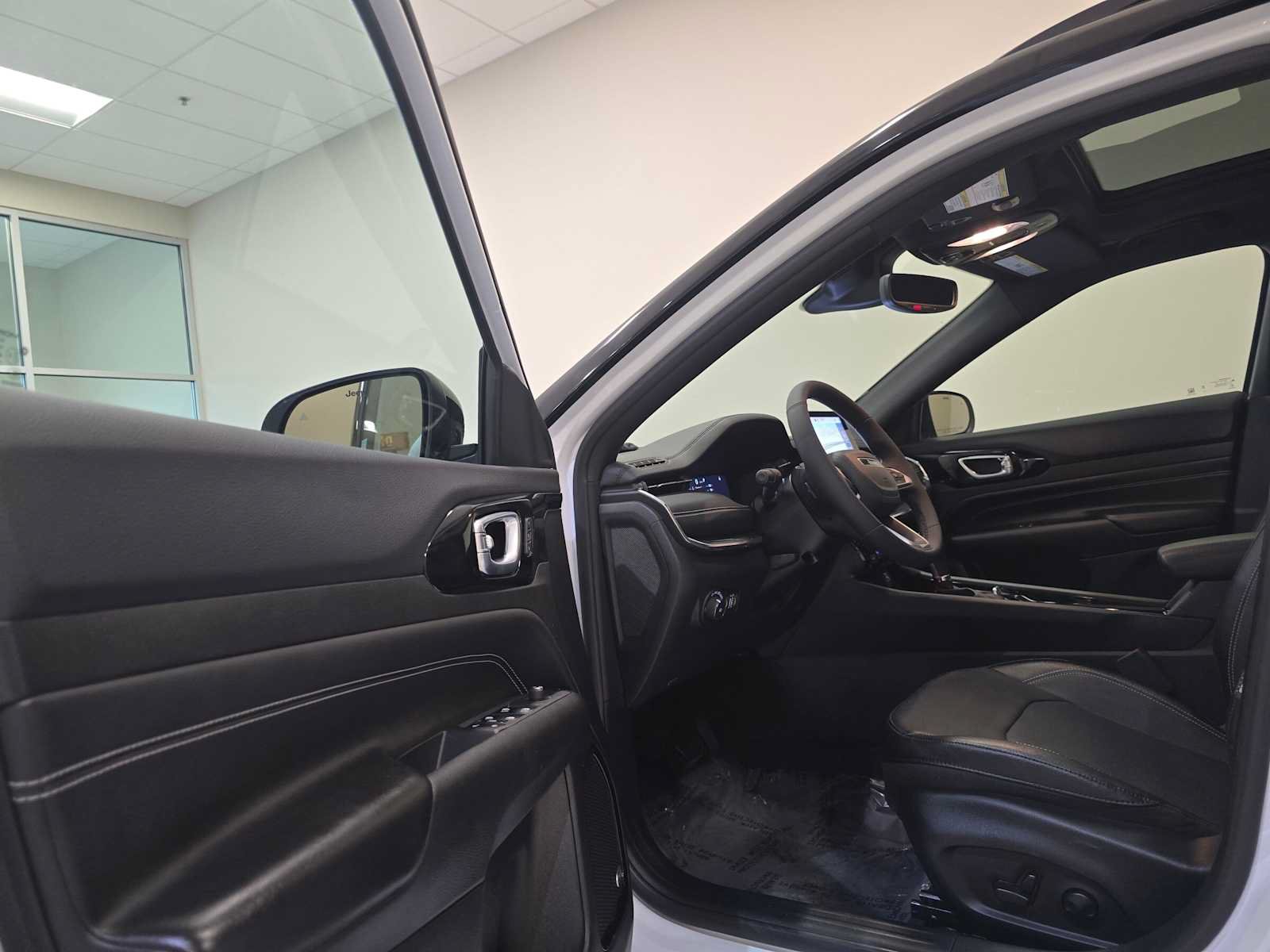 Used 2024 Jeep Compass Limited w/ Driver Assist Group I AWD/4WD image 22