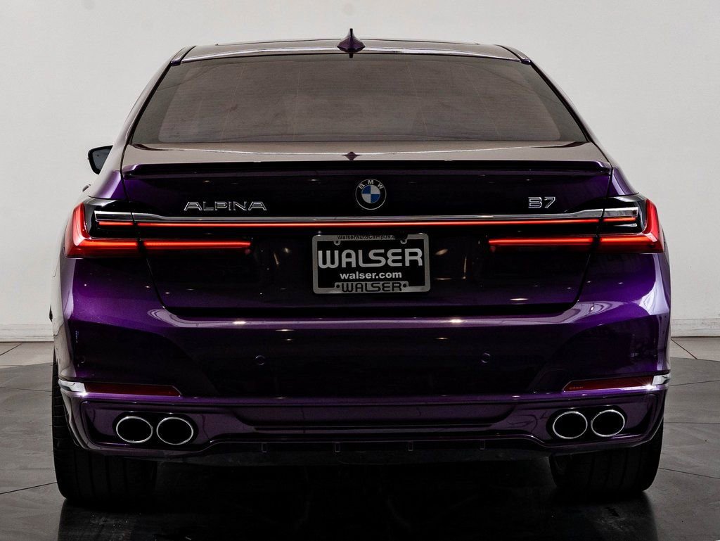 Certified 2022 BMW ALPINA B7 xDrive w/ Luxury Rear Seating Package image 7