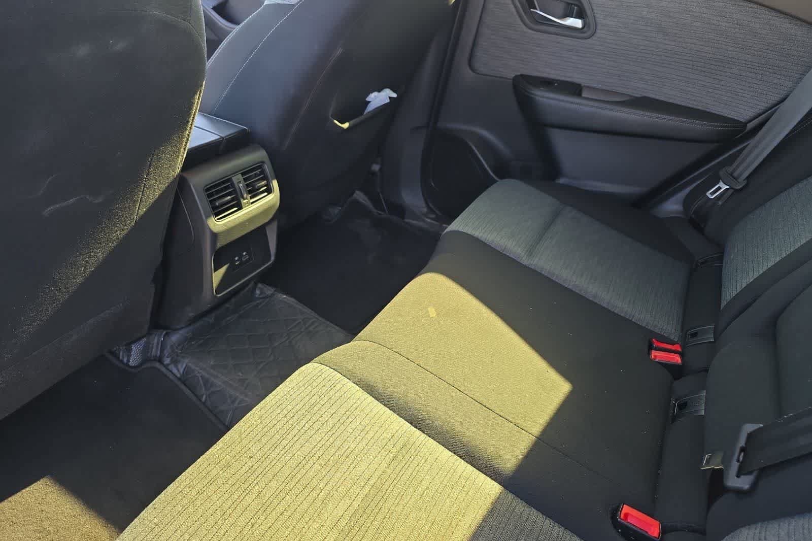 Used 2023 Nissan Rogue SV FWD image 5