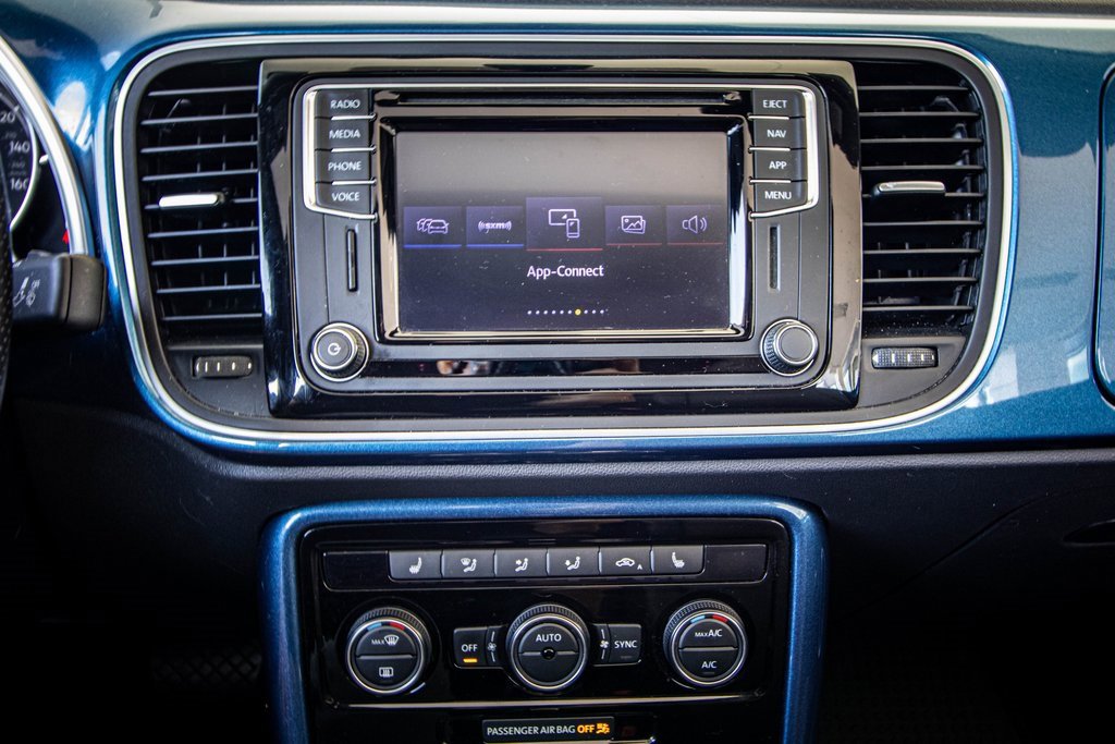 Used 2019 Volkswagen Beetle 2.0T SE image 4