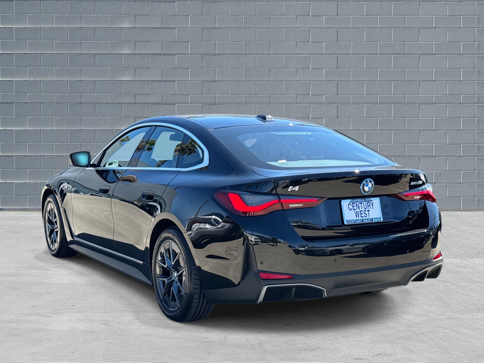 Certified 2023 BMW i4 eDrive35 w/ Premium Package image 3