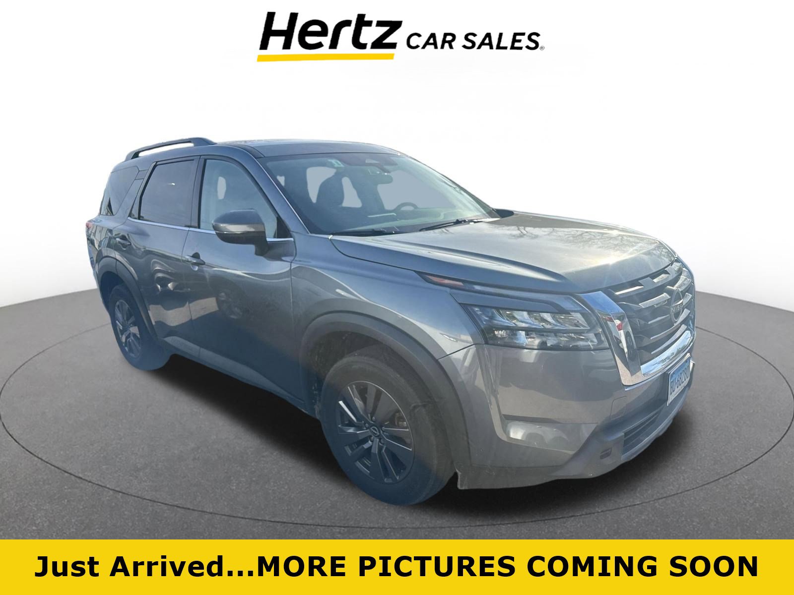 Used 2025 Nissan Pathfinder SV image 1