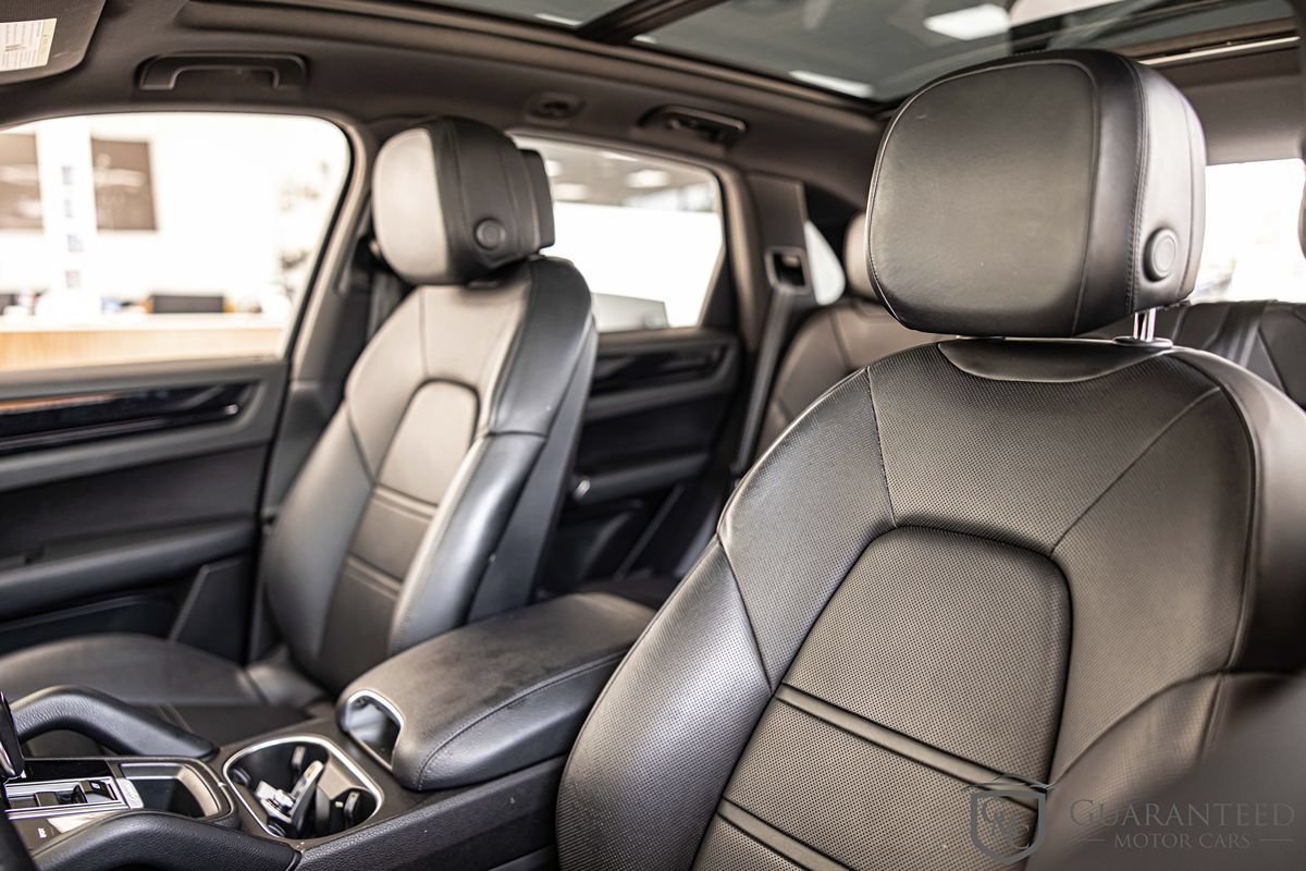 Used 2023 Porsche Cayenne w/ Premium Package AWD/4WD image 18