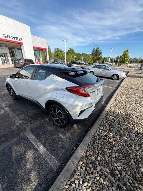Used 2020 Toyota C-HR XLE FWD image 3