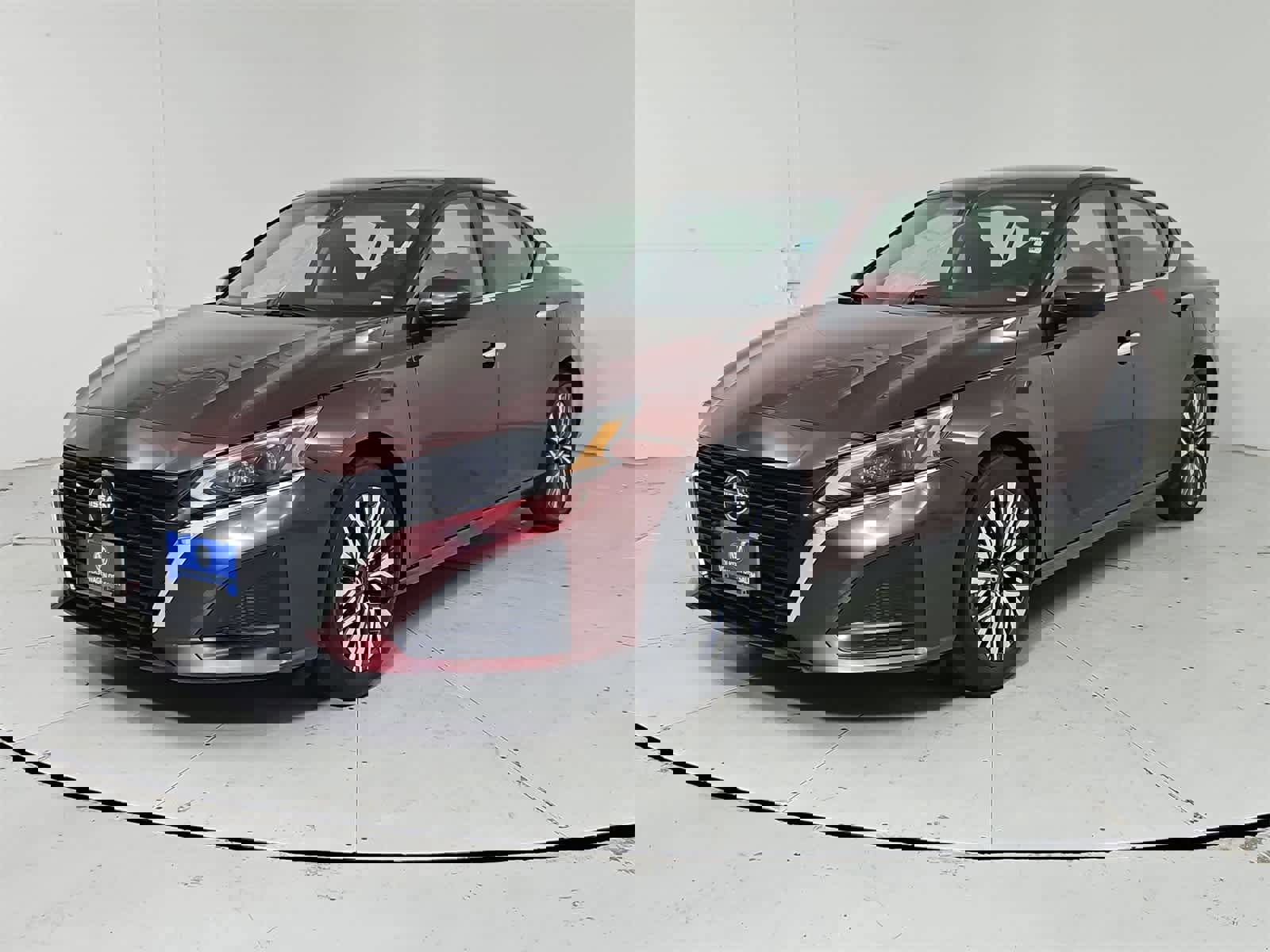 Used 2023 Nissan Altima 2.5 SV image 1