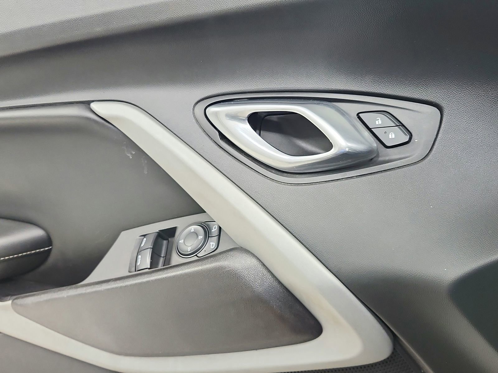 Used 2018 Chevrolet Camaro SS image 30