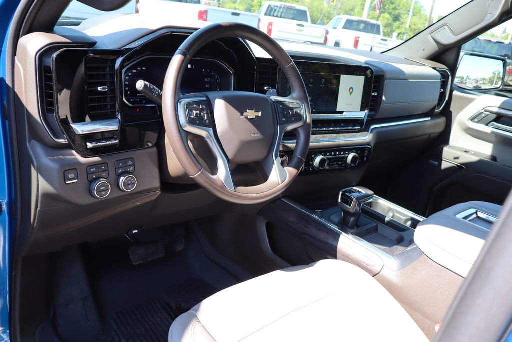 Used 2022 Chevrolet Silverado 1500 LTZ w/ LTZ Premium Package AWD/4WD image 5