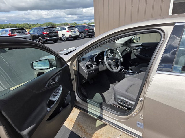 Used 2023 Chevrolet Malibu LT FWD image 17
