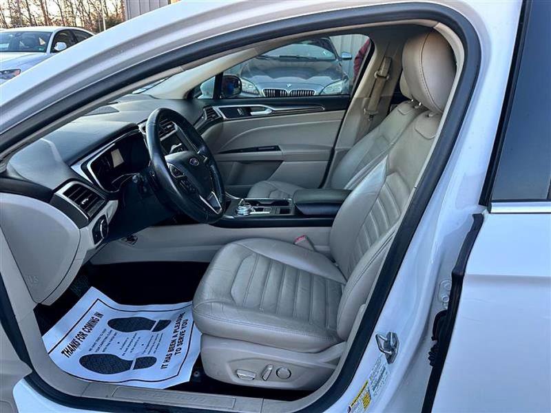 Used 2017 Ford Fusion SE w/ Fusion SE Technology Package image 15