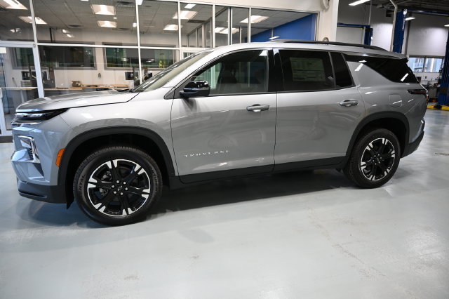 New 2027 Chevrolet Traverse LT w/ LPO, Floor Liner Package FWD image 7