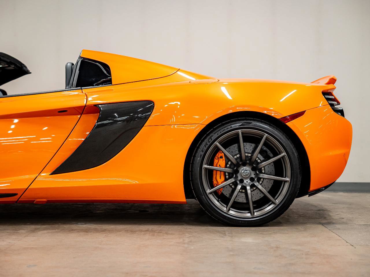Used 2015 McLaren 650S Spider image 22
