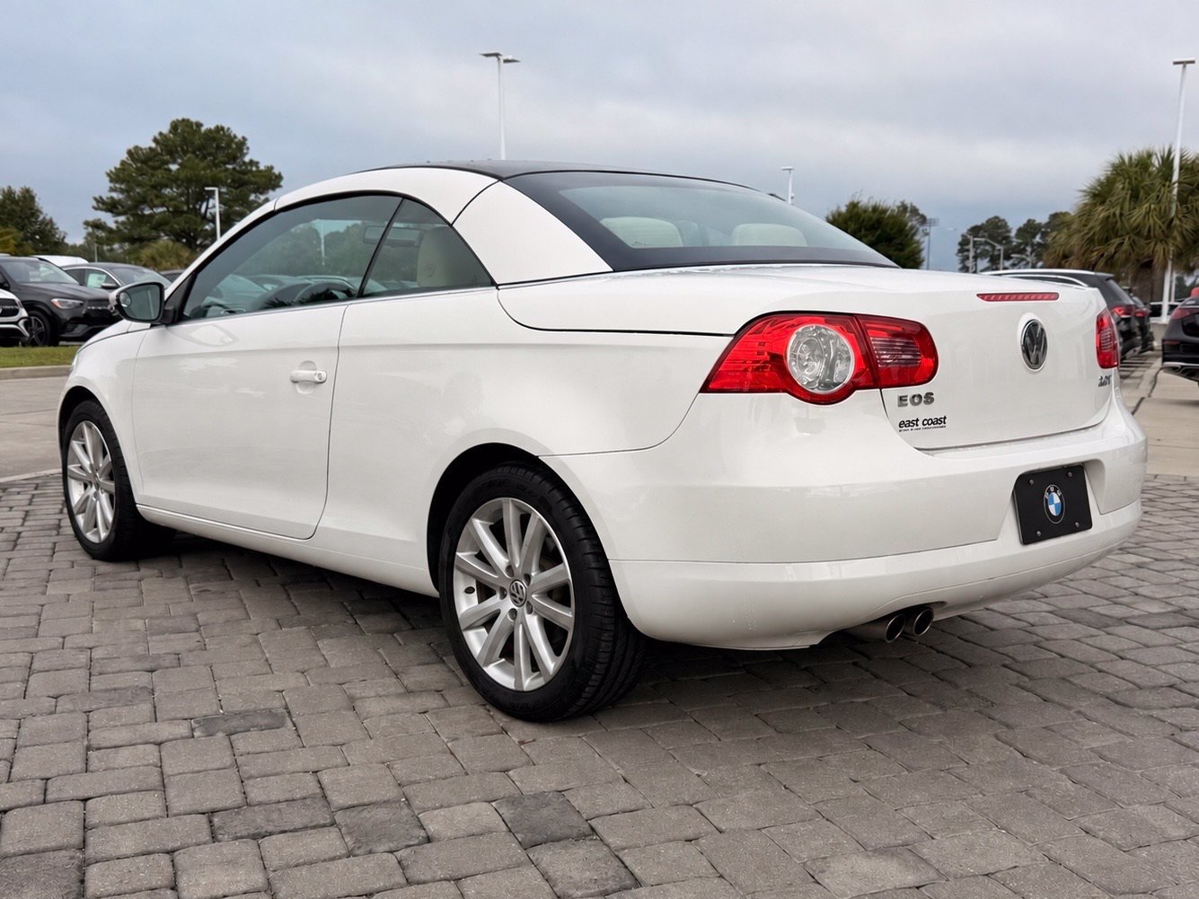 Used 2011 Volkswagen Eos Komfort FWD image 8
