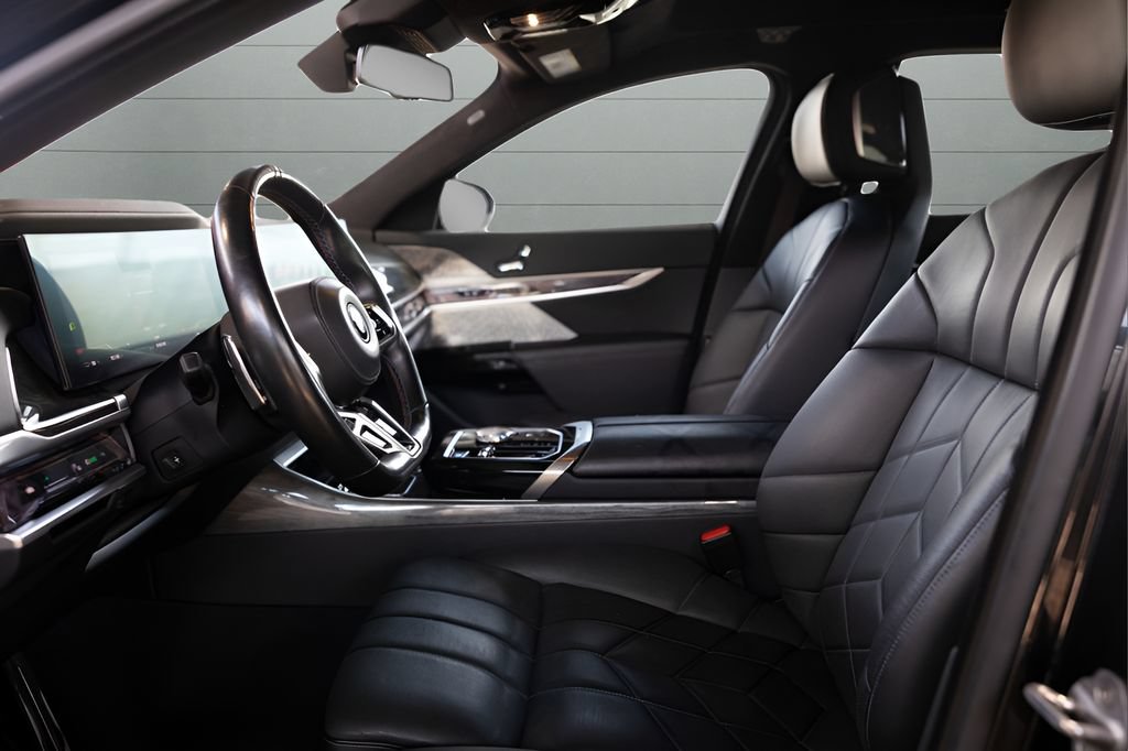 Used 2024 BMW i7 M70 AWD/4WD image 40
