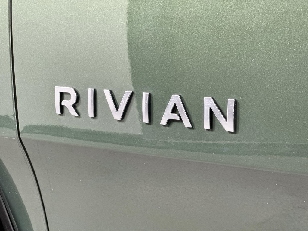 Used 2025 Rivian R1S Adventure Dual AWD/4WD image 11