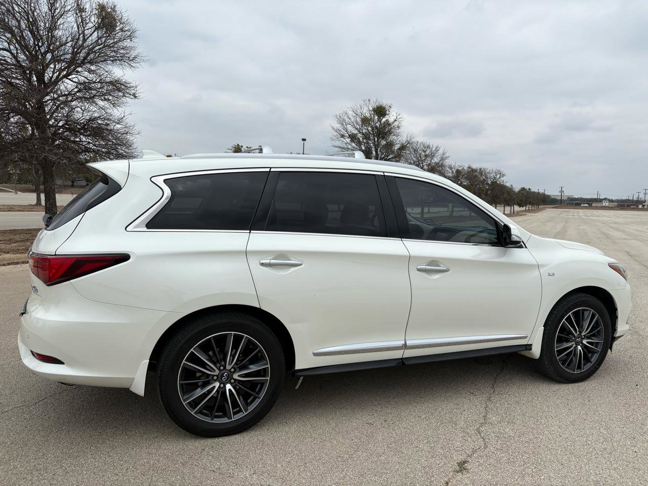 Used 2017 INFINITI QX60 FWD w/ Deluxe Technology Package image 58